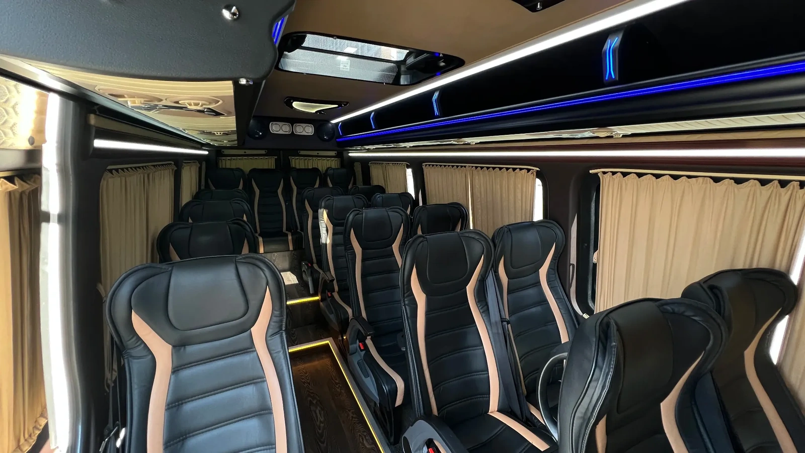 Пассажирский салон Sprinter на 20 мест с индивидуальной подсветкой, подходящий для междугородних поездок из Астаны в Павлодар и другие города