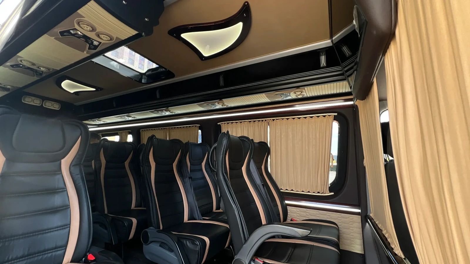Пассажирский салон Sprinter на 20 мест, задействованный в транспортных услугах с водителем по Астане