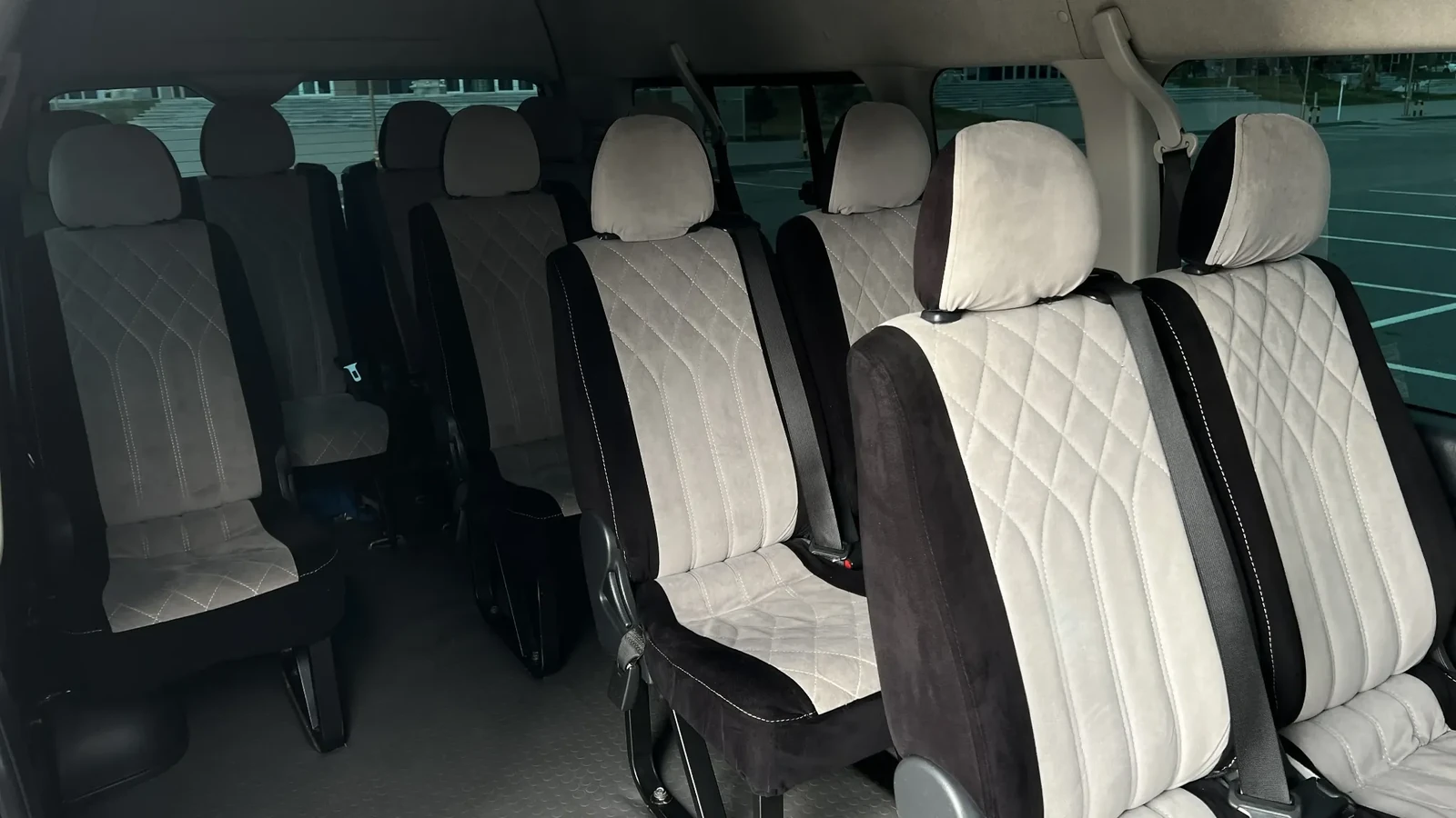 Пассажирский салон Toyota Hiace на 12 мест перед поездкой из Астаны в Петропавловск