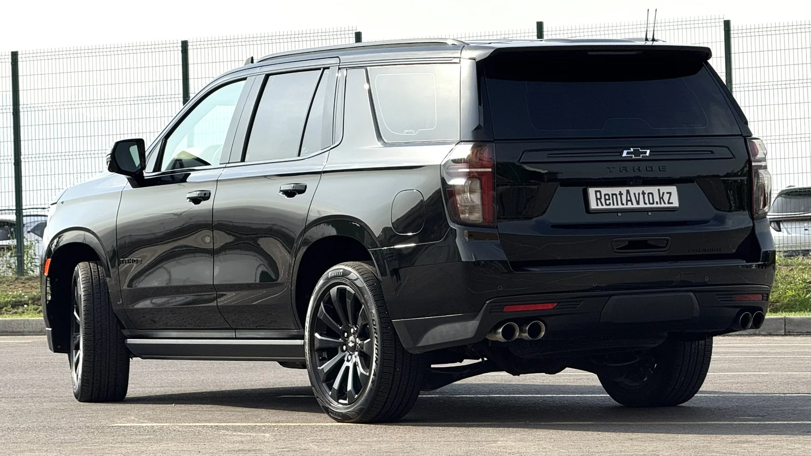 Chevrolet Tahoe на дороге в сторону Борового, удобный для загородных поездок