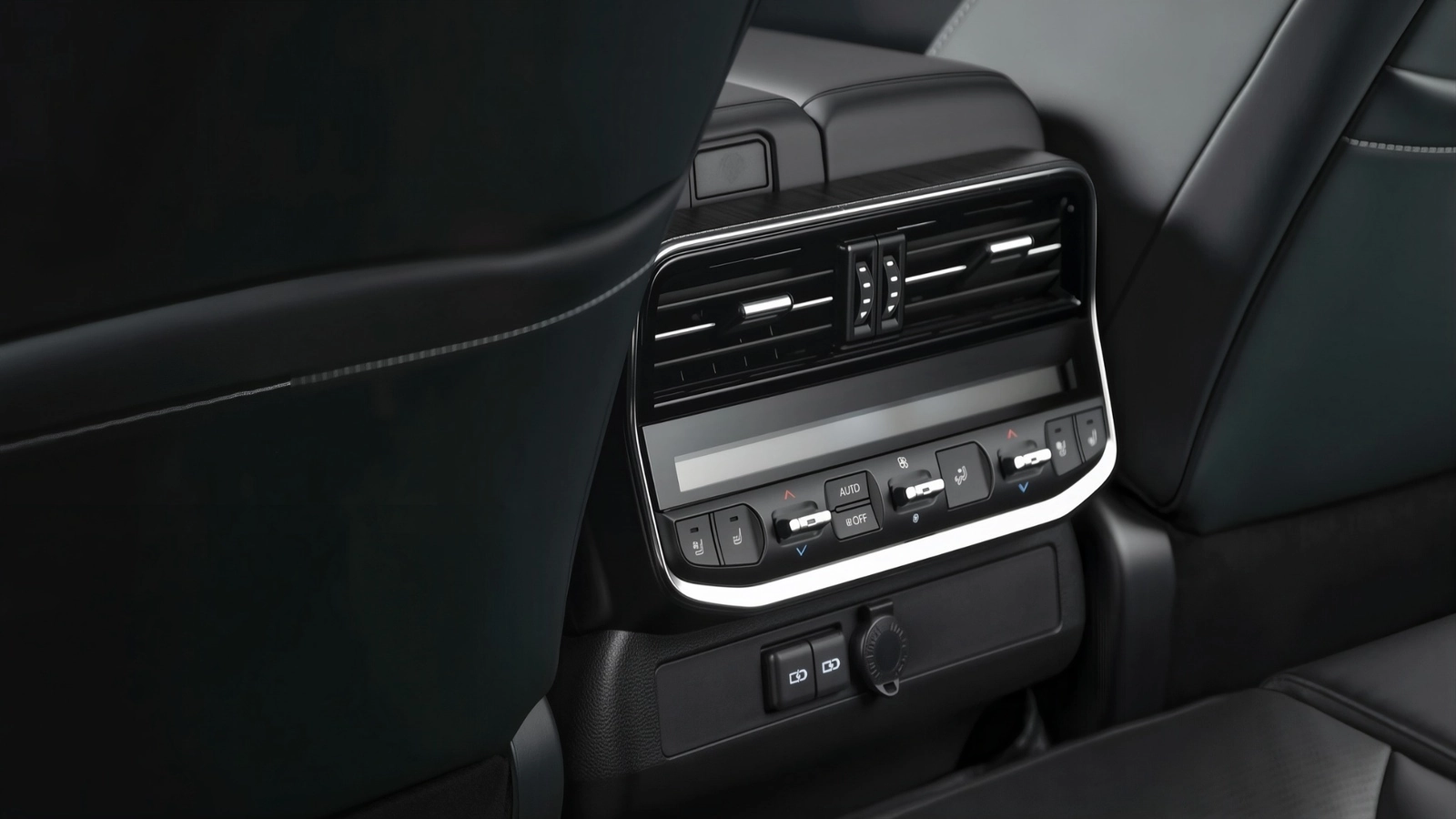 Задний климат-блок Land Cruiser 300 во время поездки из Астаны в Петропавловск