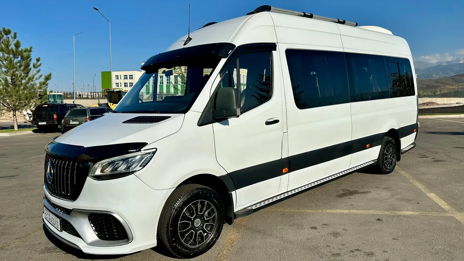 Багажная зона Sprinter с удобным доступом для лучшего сервиса и достаточного количества мест для чемоданов